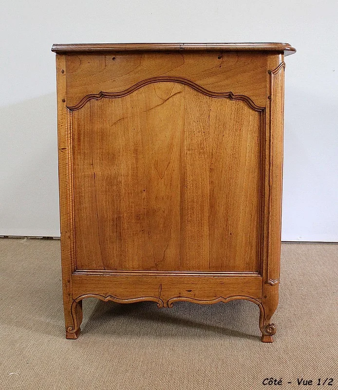 18th CENTURY FRENCH CHEST OF DRAWERS
