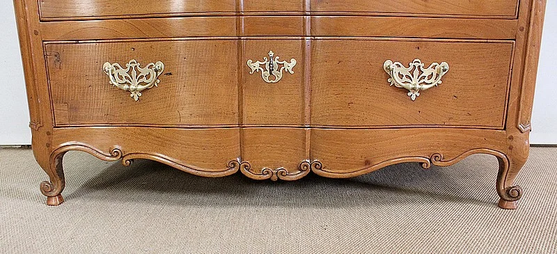 18th CENTURY FRENCH CHEST OF DRAWERS