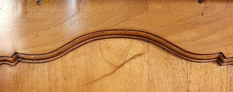 18th CENTURY FRENCH CHEST OF DRAWERS