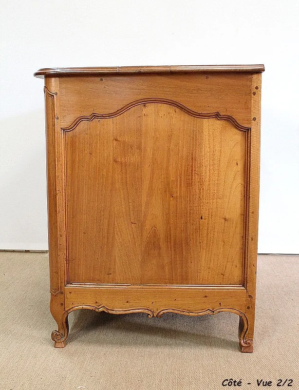 18th CENTURY FRENCH CHEST OF DRAWERS