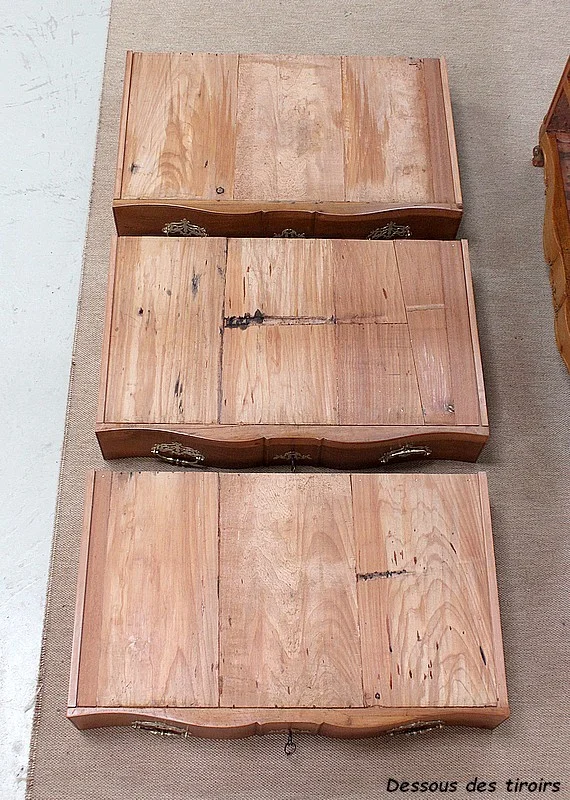 18th CENTURY FRENCH CHEST OF DRAWERS
