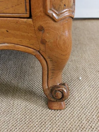 Commode de Port Nantaise en Acajou Jaune de Saint-Martin, époque Louis XV – XVIIIe