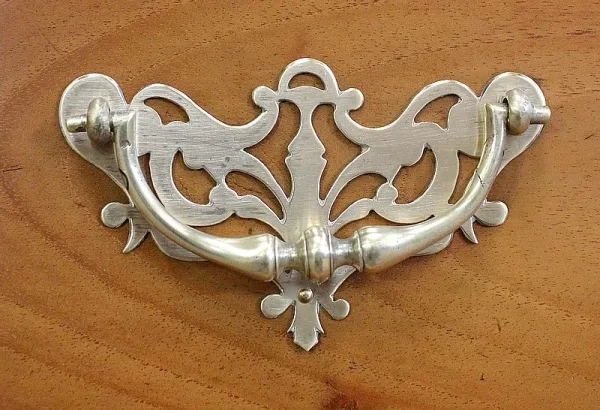 Commode de Port Nantaise en Acajou Jaune de Saint-Martin, époque Louis XV – XVIIIe