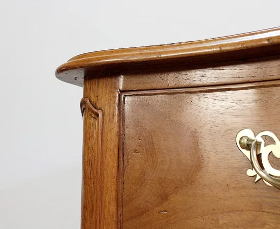 Commode de Port Nantaise en Acajou Jaune de Saint-Martin, époque Louis XV – XVIIIe