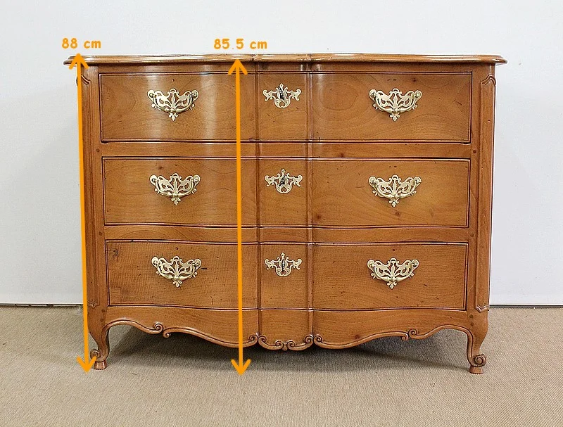 18th CENTURY FRENCH CHEST OF DRAWERS