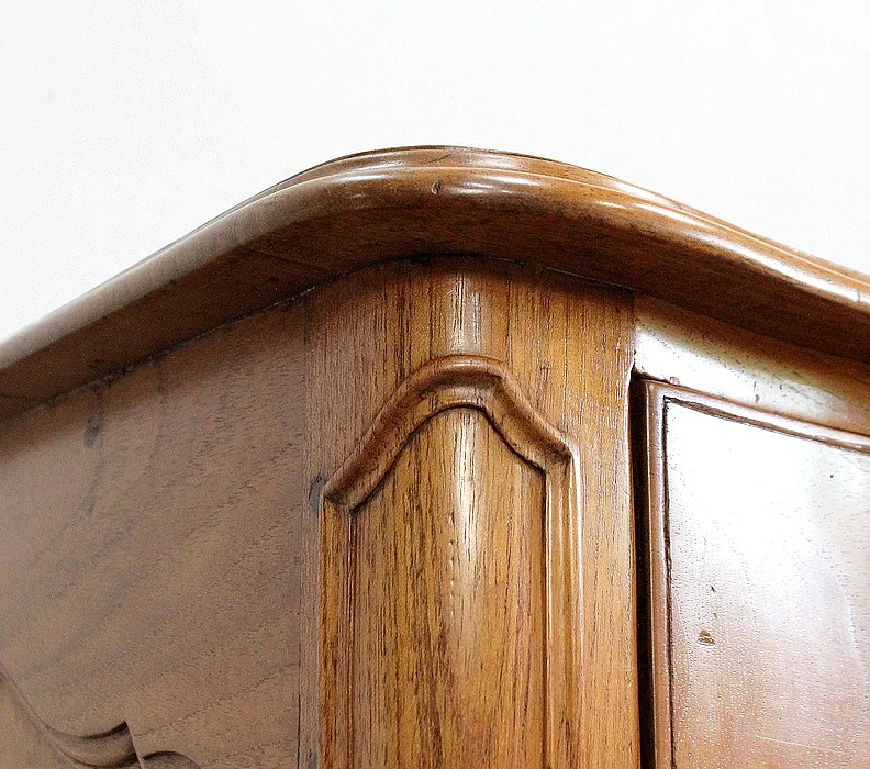 18th CENTURY FRENCH CHEST OF DRAWERS