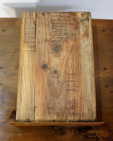 Petite Table bout de canapé en Merisier massif, goût Louis XV - 2ème moitié XIXe
