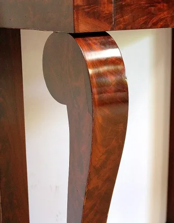 Petite Console en placage de Ronce d’Acajou de Cuba, époque Restauration – Début XIXe