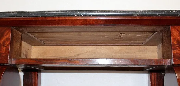 Petite Console en placage de Ronce d’Acajou de Cuba, époque Restauration – Début XIXe