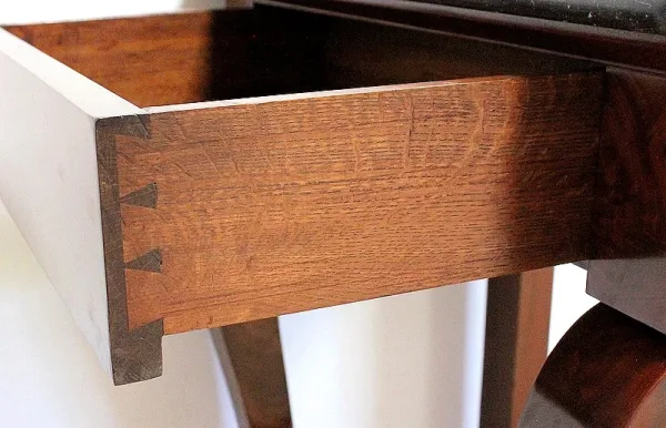Petite Console en placage de Ronce d’Acajou de Cuba, époque Restauration – Début XIXe