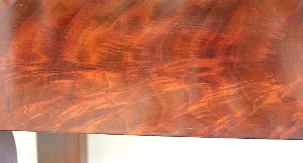 Petite Console en placage de Ronce d’Acajou de Cuba, époque Restauration – Début XIXe
