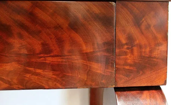 Petite Console en placage de Ronce d’Acajou de Cuba, époque Restauration – Début XIXe