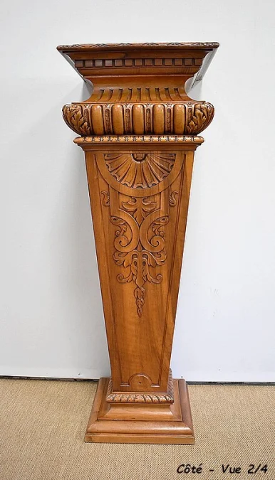Importante Gaine en Noyer massif, style Néo-Gothique – Fin XIXe
