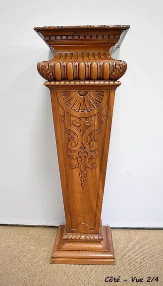 Importante Gaine en Noyer massif, style Néo-Gothique – Fin XIXe