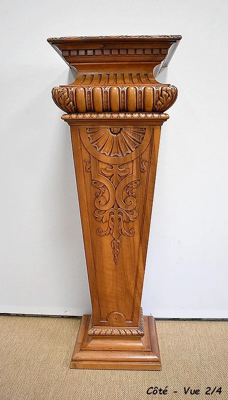 Importante Gaine en Noyer massif, style Néo-Gothique – Fin XIXe