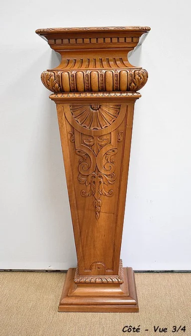 Importante Gaine en Noyer massif, style Néo-Gothique – Fin XIXe