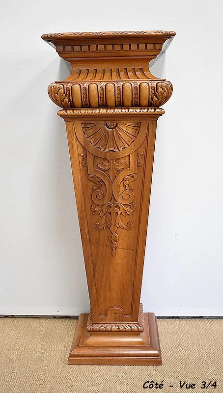 Importante Gaine en Noyer massif, style Néo-Gothique – Fin XIXe