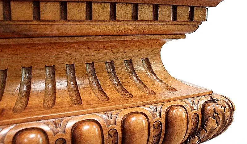 Importante Gaine en Noyer massif, style Néo-Gothique – Fin XIXe