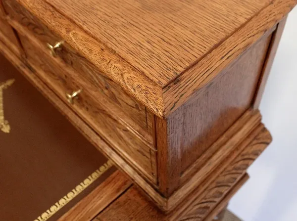 Rare petit Bureau d’enfant à gradin en Chêne massif – Fin XIXe