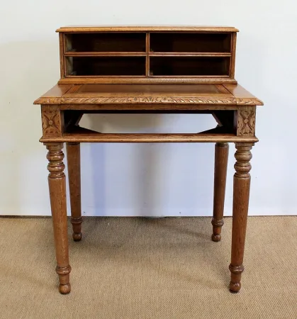 Rare petit Bureau d’enfant à gradin en Chêne massif – Fin XIXe