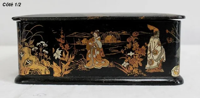 Coffret à Laque Noire et Décors Japonais - 1900