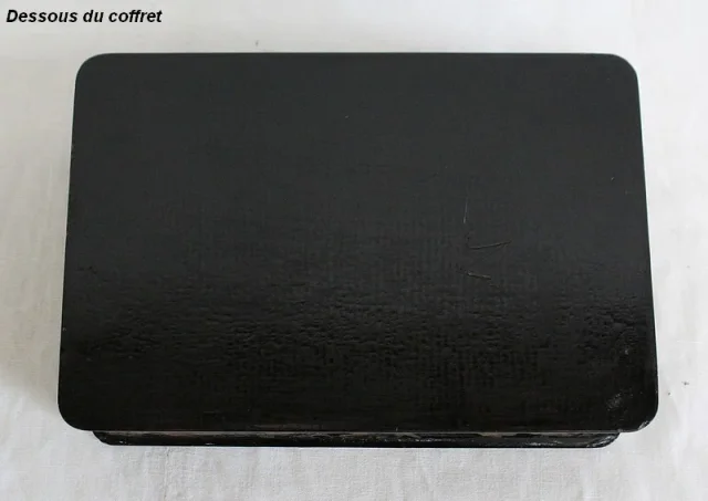 Coffret à Laque Noire et Décors Japonais - 1900
