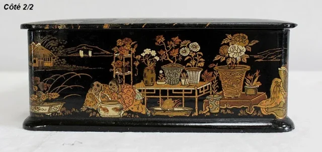 Coffret à Laque Noire et Décors Japonais - 1900