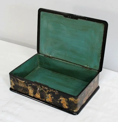 Coffret à Laque Noire et Décors Japonais - 1900