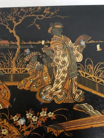 Coffret à Laque Noire et Décors Japonais - 1900