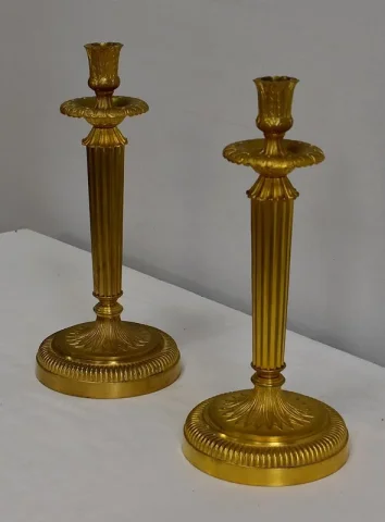 Paire de Flambeaux en Bronze Doré, style Louis XVI – Début XXe