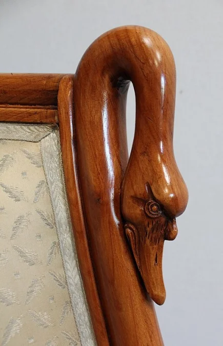 NIERVORMIGE KLEDINGTAFEL met BIJPASSENDE STOEL