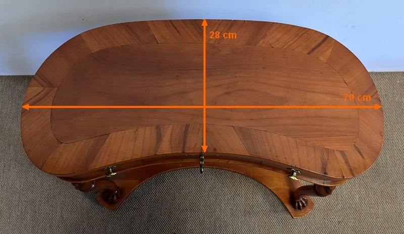NIERVORMIGE KLEDINGTAFEL met BIJPASSENDE STOEL