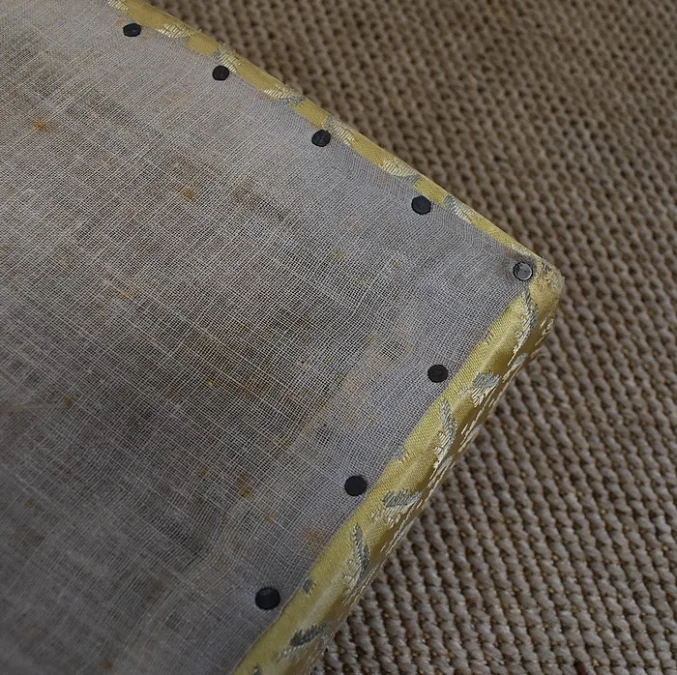 NIERVORMIGE KLEDINGTAFEL met BIJPASSENDE STOEL