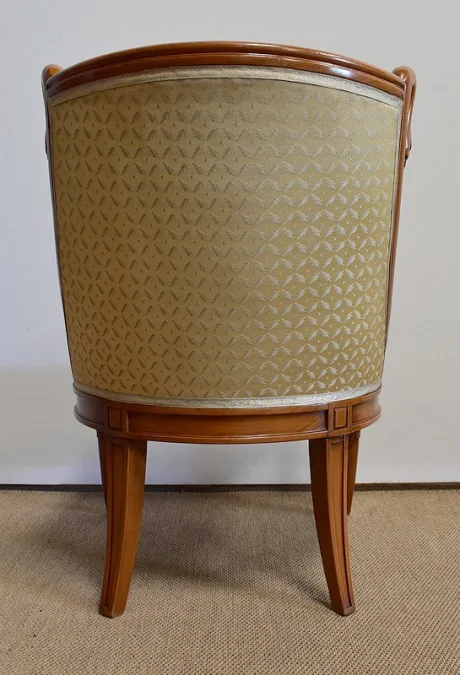 NIERVORMIGE KLEDINGTAFEL met BIJPASSENDE STOEL