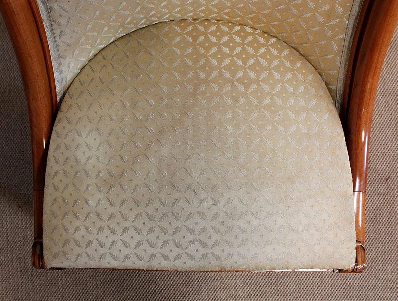 NIERVORMIGE KLEDINGTAFEL met BIJPASSENDE STOEL