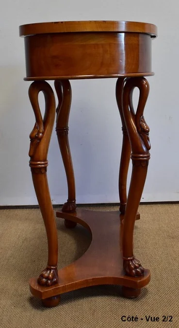 NIERVORMIGE KLEDINGTAFEL met BIJPASSENDE STOEL
