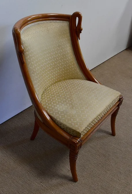 NIERVORMIGE KLEDINGTAFEL met BIJPASSENDE STOEL