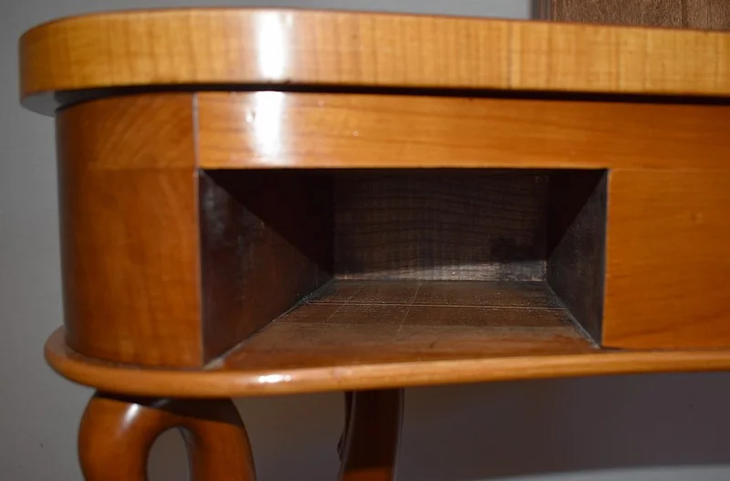 NIERVORMIGE KLEDINGTAFEL met BIJPASSENDE STOEL