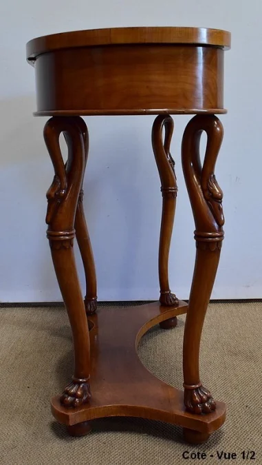 NIERVORMIGE KLEDINGTAFEL met BIJPASSENDE STOEL