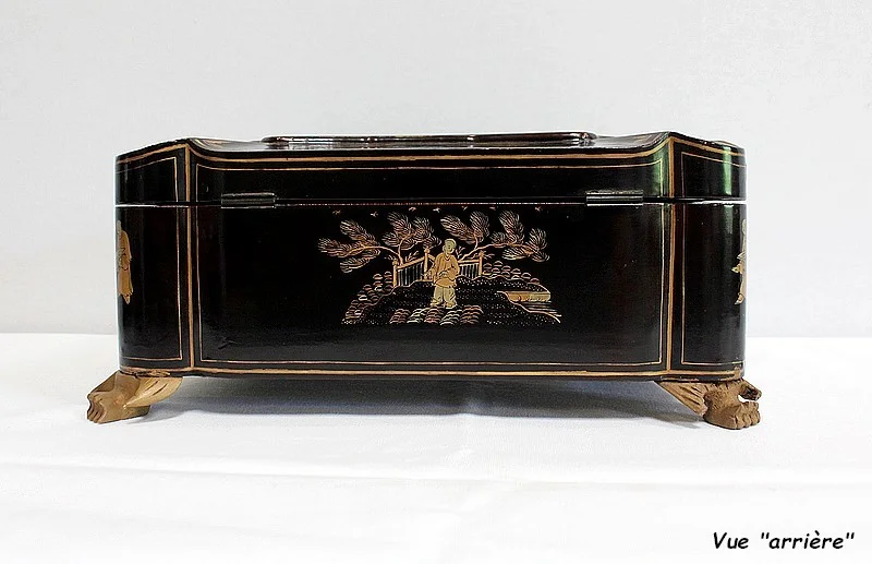 Importante Boîte Asiatique en Bois Laqué Noir, époque Napoléon III – Milieu XIXe