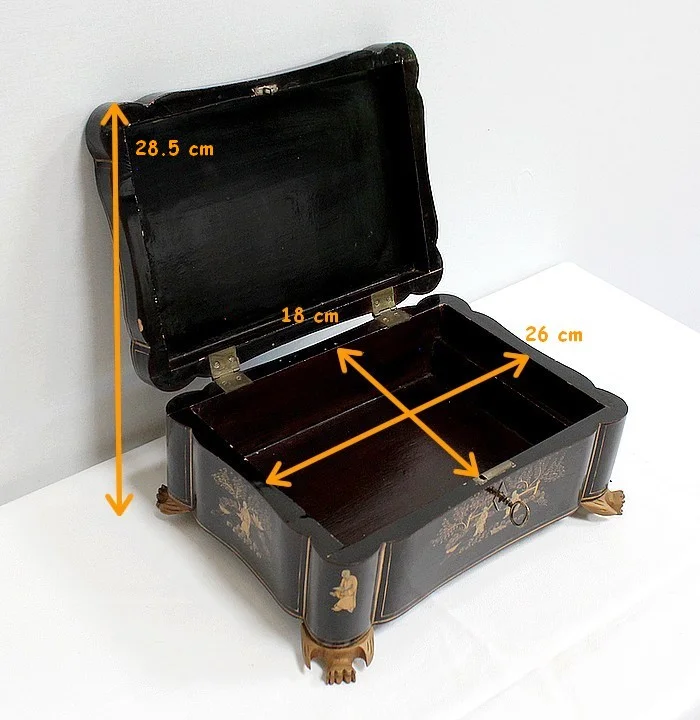Importante Boîte Asiatique en Bois Laqué Noir, époque Napoléon III – Milieu XIXe