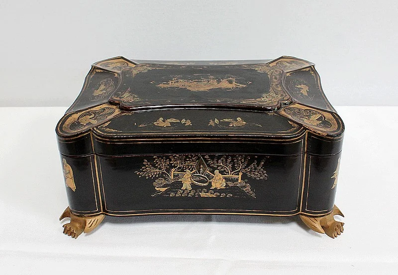 Importante Boîte Asiatique en Bois Laqué Noir, époque Napoléon III – Milieu XIXe