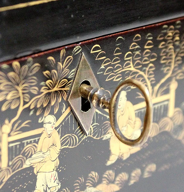 Importante Boîte Asiatique en Bois Laqué Noir, époque Napoléon III – Milieu XIXe