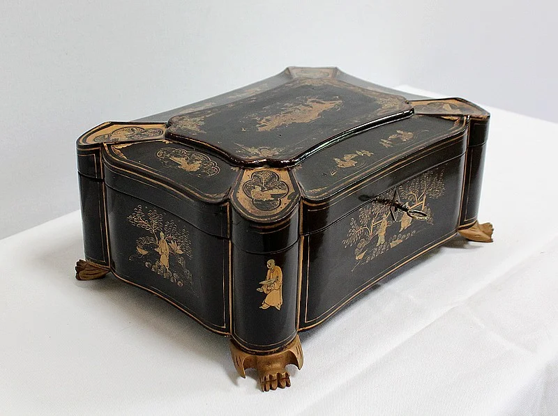 Importante Boîte Asiatique en Bois Laqué Noir, époque Napoléon III – Milieu XIXe