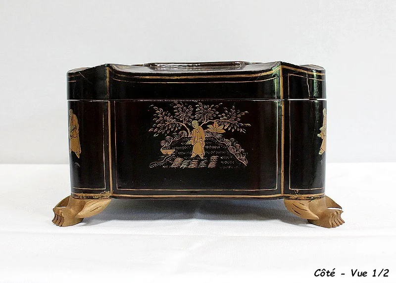 Importante Boîte Asiatique en Bois Laqué Noir, époque Napoléon III – Milieu XIXe