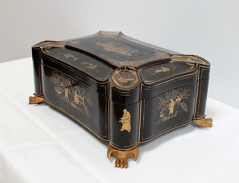 Importante Boîte Asiatique en Bois Laqué Noir, époque Napoléon III – Milieu XIXe