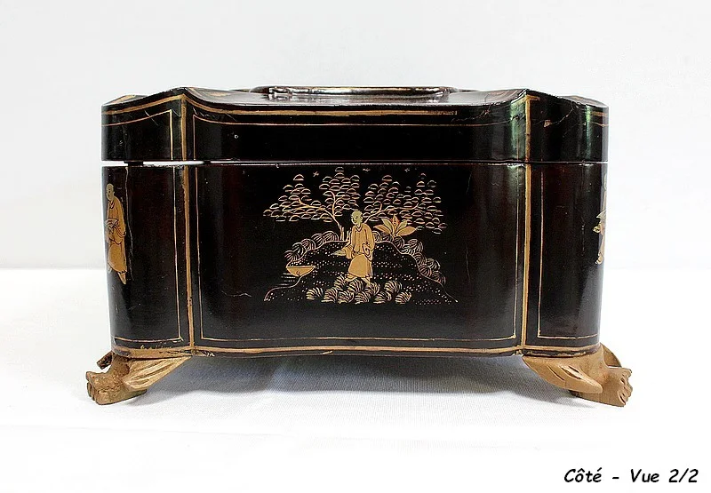 Importante Boîte Asiatique en Bois Laqué Noir, époque Napoléon III – Milieu XIXe