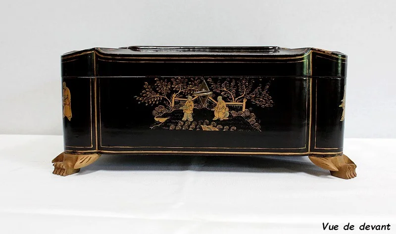 Importante Boîte Asiatique en Bois Laqué Noir, époque Napoléon III – Milieu XIXe
