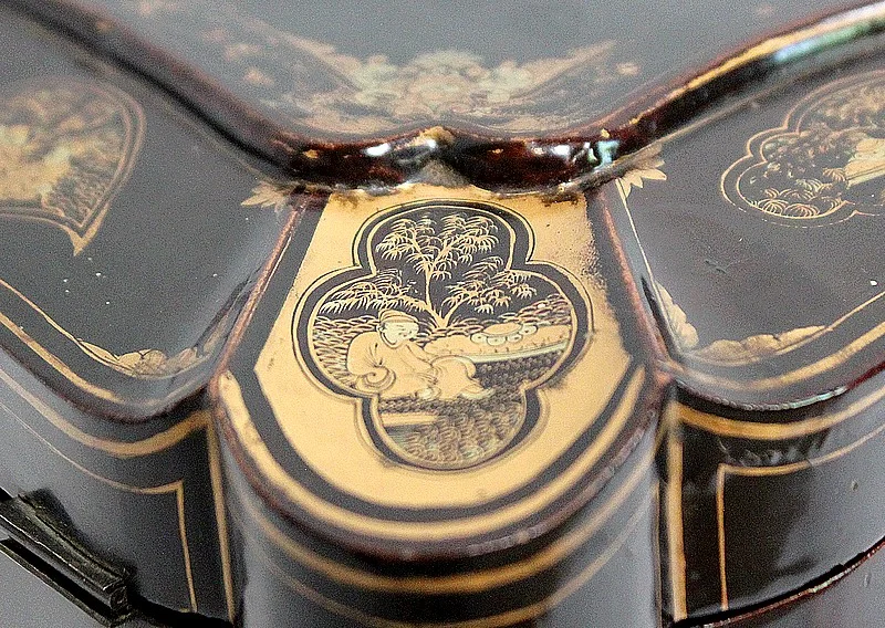 Importante Boîte Asiatique en Bois Laqué Noir, époque Napoléon III – Milieu XIXe