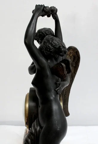 Pendule en Régule « Psyché couronnant l’Amour » d’après Claude Michallon - 1900